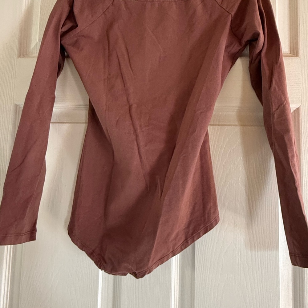 Long-Sleeve Scoop Neck Bodysuit in Dusty Rose - Picture 4 of 4
